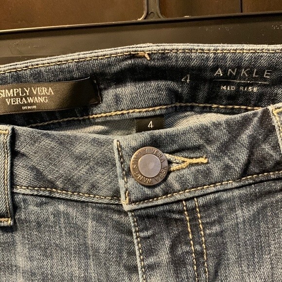 -‎ Simply Vera VeraWang jeans size 4 ankle - mid- rise - Picture 2 of 4